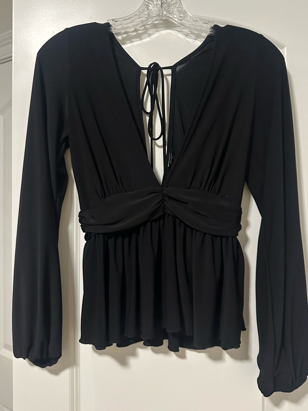 Forever 21 Black Long-Sleeve Deep V Tie-Back Peplum Top
